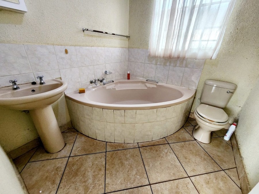 3 Bedroom Property for Sale in Geelhoutpark North West